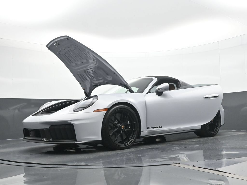Certified 2026 Porsche 911 Targa 4 GTS AWD/4WD image 27