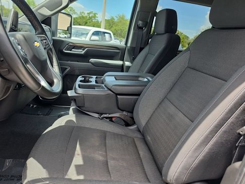 Used 2025 Chevrolet Silverado 2500 LT w/ Convenience Package AWD/4WD image 9