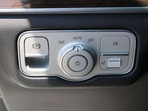 Used 2024 Mercedes-Benz GLS 450 4MATIC image 32