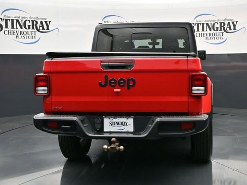 Used 2022 Jeep Gladiator Sport image 6
