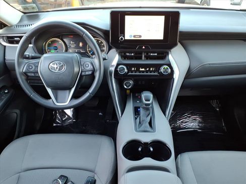 Certified 2023 Toyota Venza LE image 10