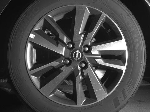 Used 2025 Nissan Versa SV image 14