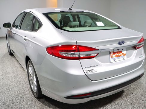 Used 2018 Ford Fusion SE image 9