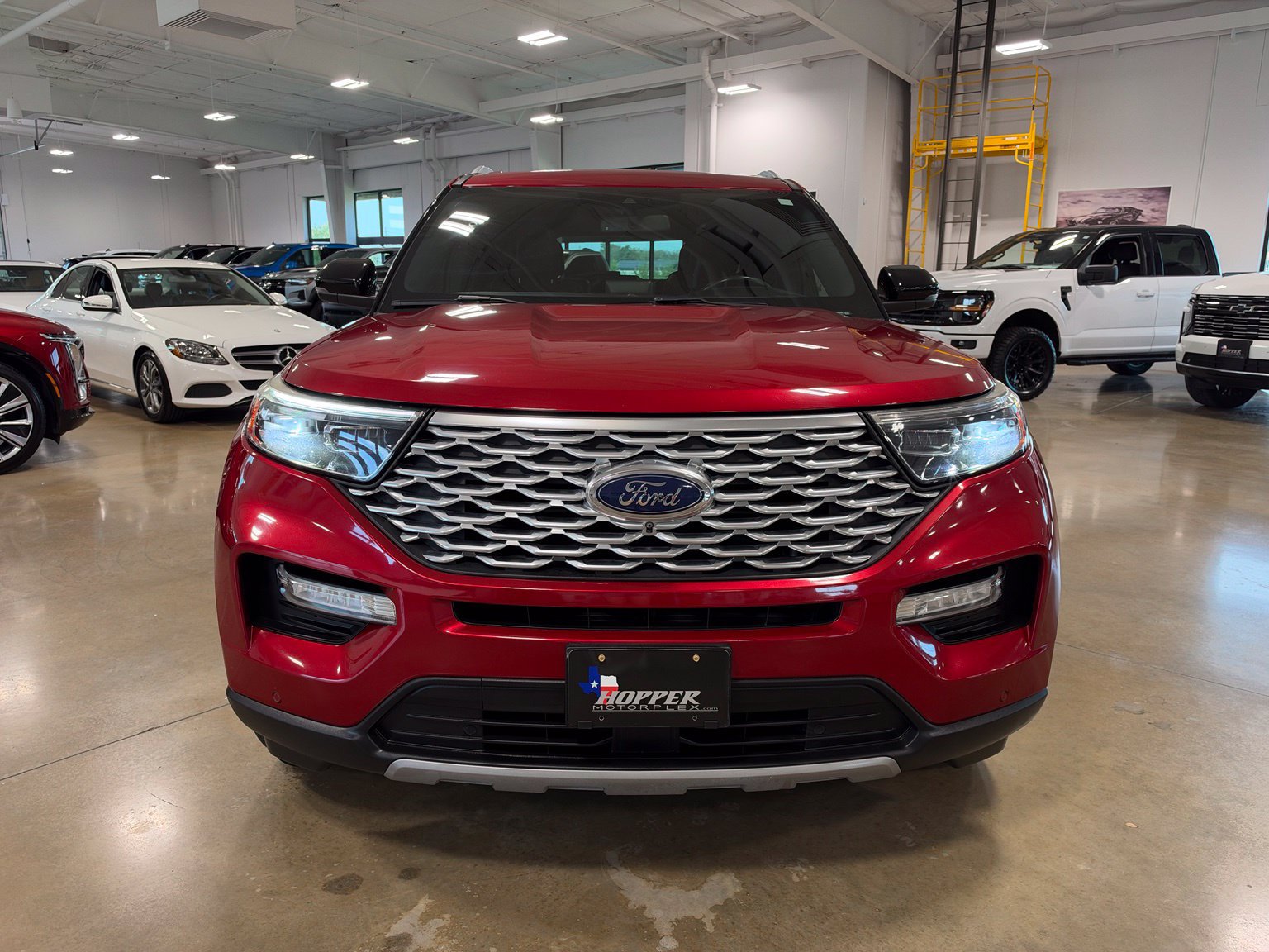 Used 2020 Ford Explorer Platinum w/ Premium Technology Package AWD/4WD image 2