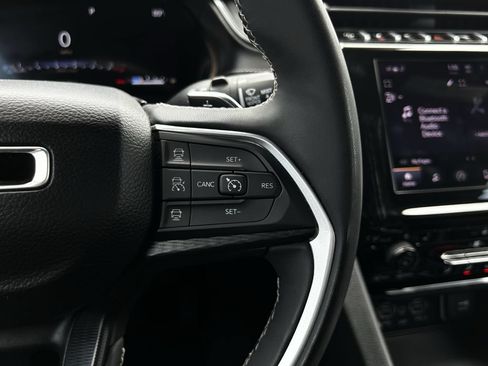 Used 2025 Jeep Grand Cherokee L Altitude RWD image 14