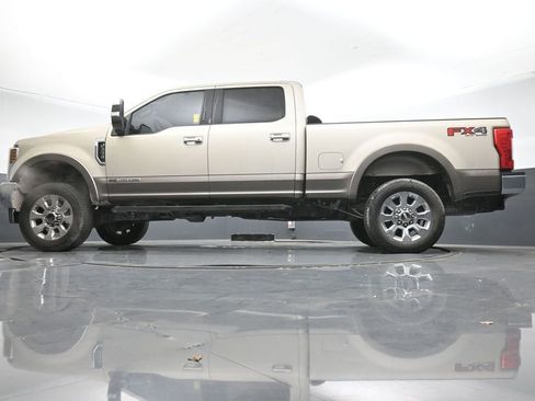 Used 2018 Ford F250 Lariat w/ Chrome Package image 37