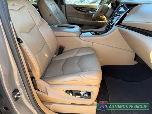 Used 2018 Cadillac Escalade ESV Platinum AWD/4WD image 30