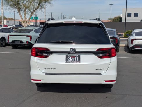 Used 2024 Honda Odyssey Sport image 4