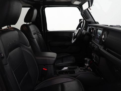 Used 2019 Jeep Wrangler Unlimited Sahara w/ Uconnect 4C Nav & Sound Group image 12