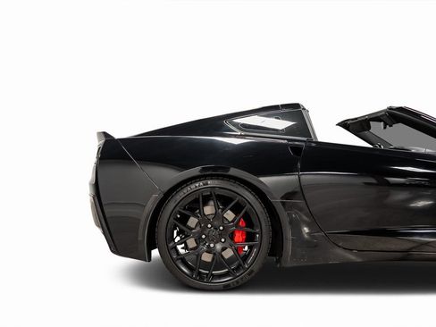 Used 2019 Chevrolet Corvette Stingray Coupe w/ Carbon Flash Badge Package image 27