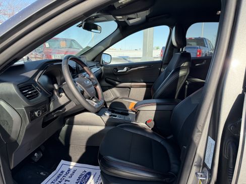 Certified 2025 Ford Escape ST-Line Select image 18