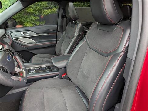 Used 2025 Ford Explorer ST AWD/4WD image 31