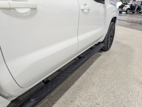 Used 2023 Nissan Frontier SV w/ Midnight Edition Package AWD/4WD image 11