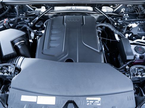 New 2025 Audi Q5 Prestige image 32