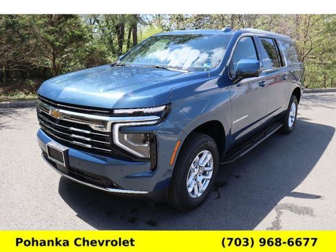 New 2026 Chevrolet Suburban LT w/ Comfort Package AWD/4WD image 3