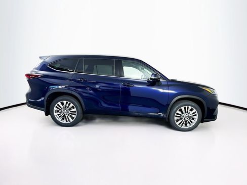 New 2026 Toyota Highlander Platinum image 10