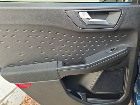 Used 2020 Ford Escape SE image 14