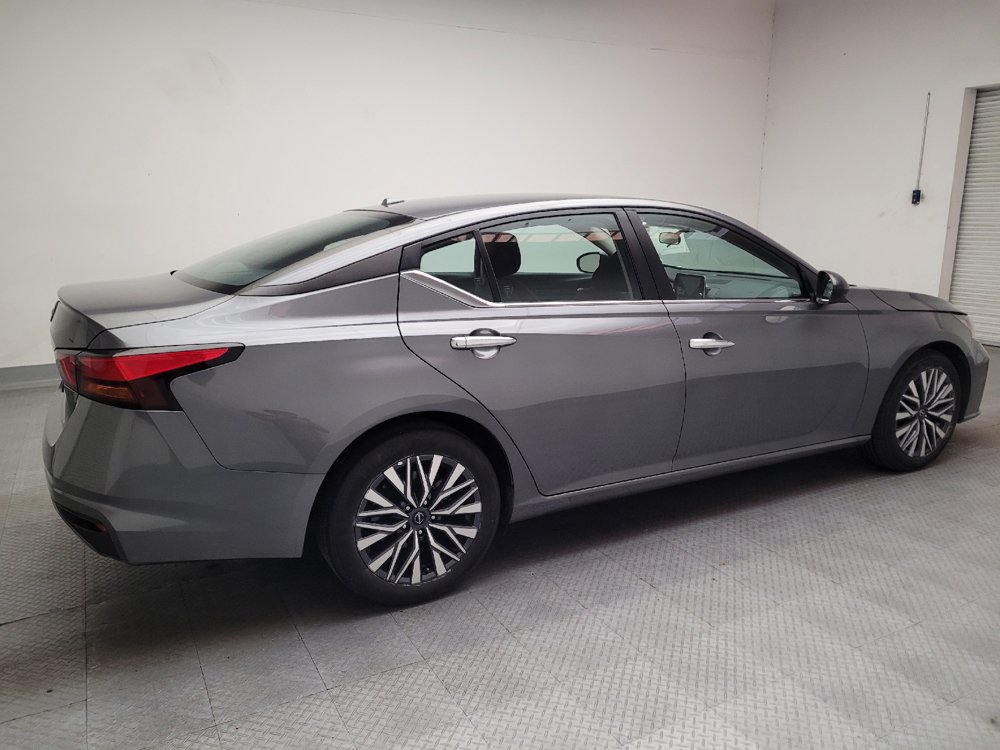 Used 2025 Nissan Altima 2.5 SV FWD image 10