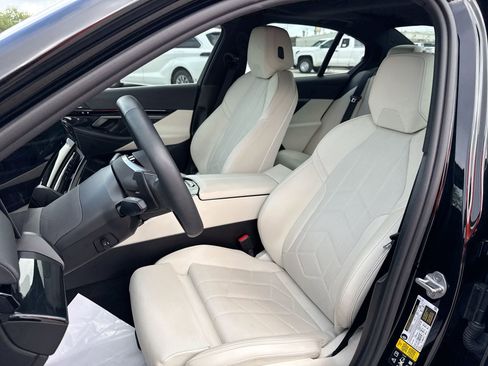 Used 2024 BMW 530i xDrive w/ Premium Package AWD/4WD image 13