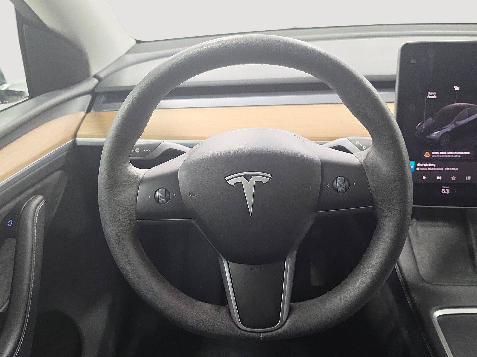 Used 2024 Tesla Model Y Long Range AWD/4WD image 2