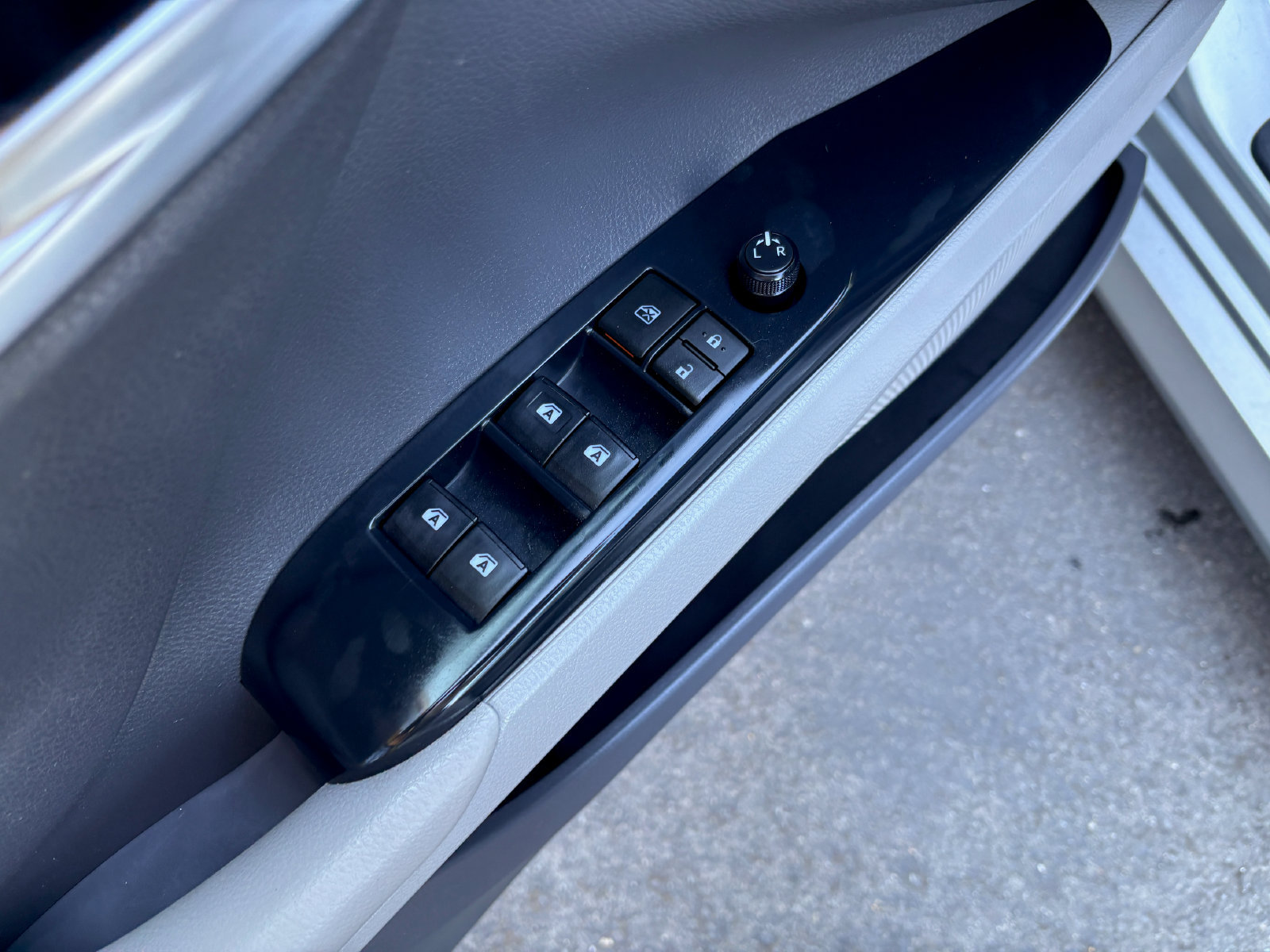 Used 2018 Toyota Camry LE w/ Moonroof Package FWD image 15