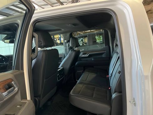 Used 2022 Chevrolet Silverado 1500 High Country w/ High Country Premium Package AWD/4WD image 6