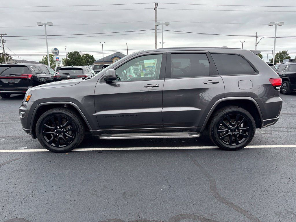 Used 2018 Jeep Grand Cherokee Altitude AWD/4WD image 2