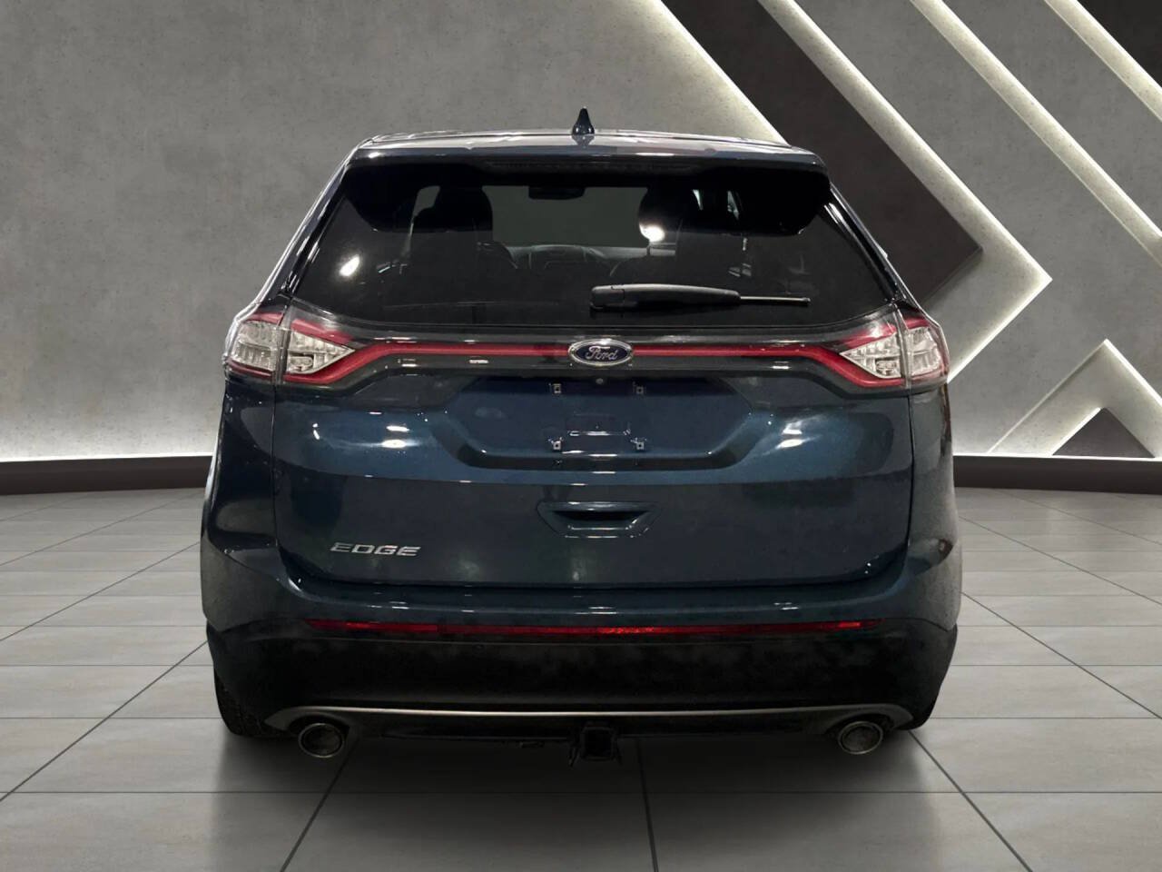 Used 2016 Ford Edge Titanium w/ Technology Package AWD/4WD image 4