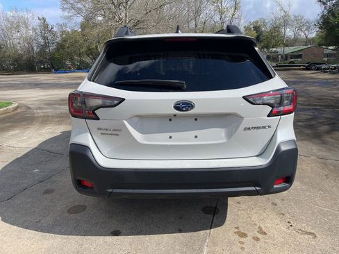 Used 2023 Subaru Outback Premium image 6