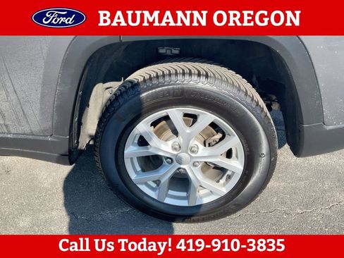 Used 2023 Jeep Grand Cherokee Limited AWD/4WD image 25