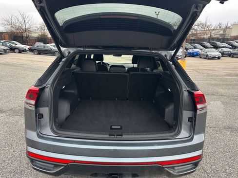 Used 2025 Volkswagen Atlas Cross Sport SE image 31