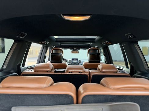 Used 2018 Mercedes-Benz GLS 550 4MATIC image 24