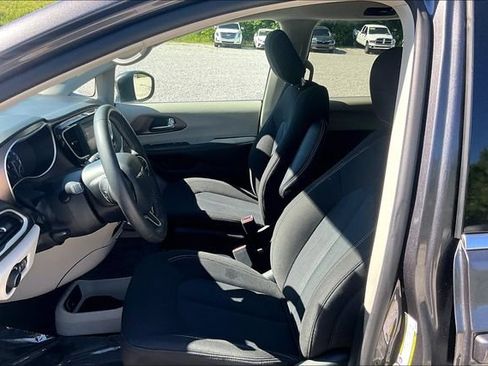 Used 2023 Chrysler Voyager LX FWD image 24