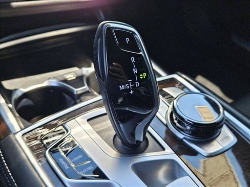 Used 2022 BMW 745e xDrive w/ M Sport Package AWD/4WD image 14