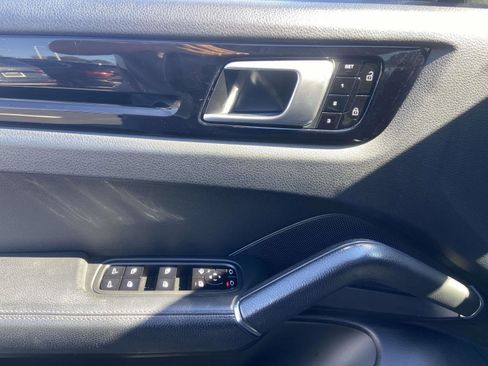 Used 2019 Porsche Cayenne image 20