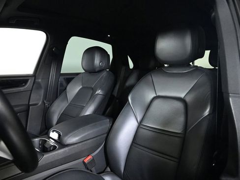 Used 2021 Porsche Cayenne AWD/4WD image 5