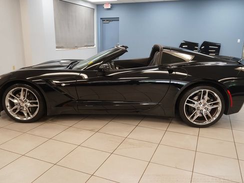 Used 2017 Chevrolet Corvette Stingray Coupe RWD image 2