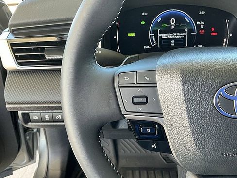 Used 2025 Toyota Camry SE w/ Convenience Package image 19