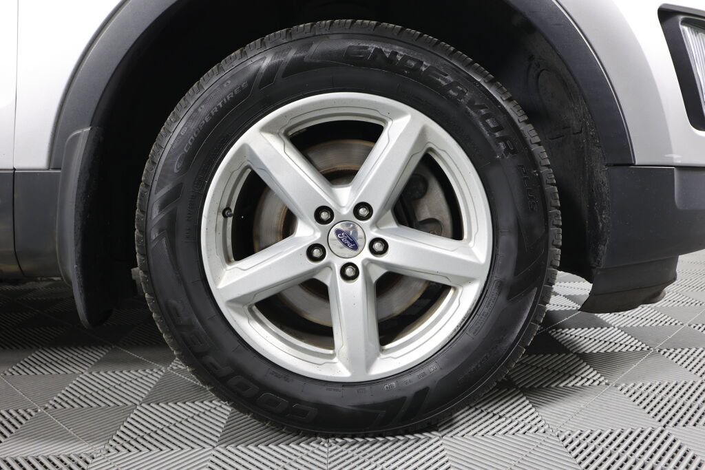 Used 2017 Ford Explorer XLT AWD/4WD image 6