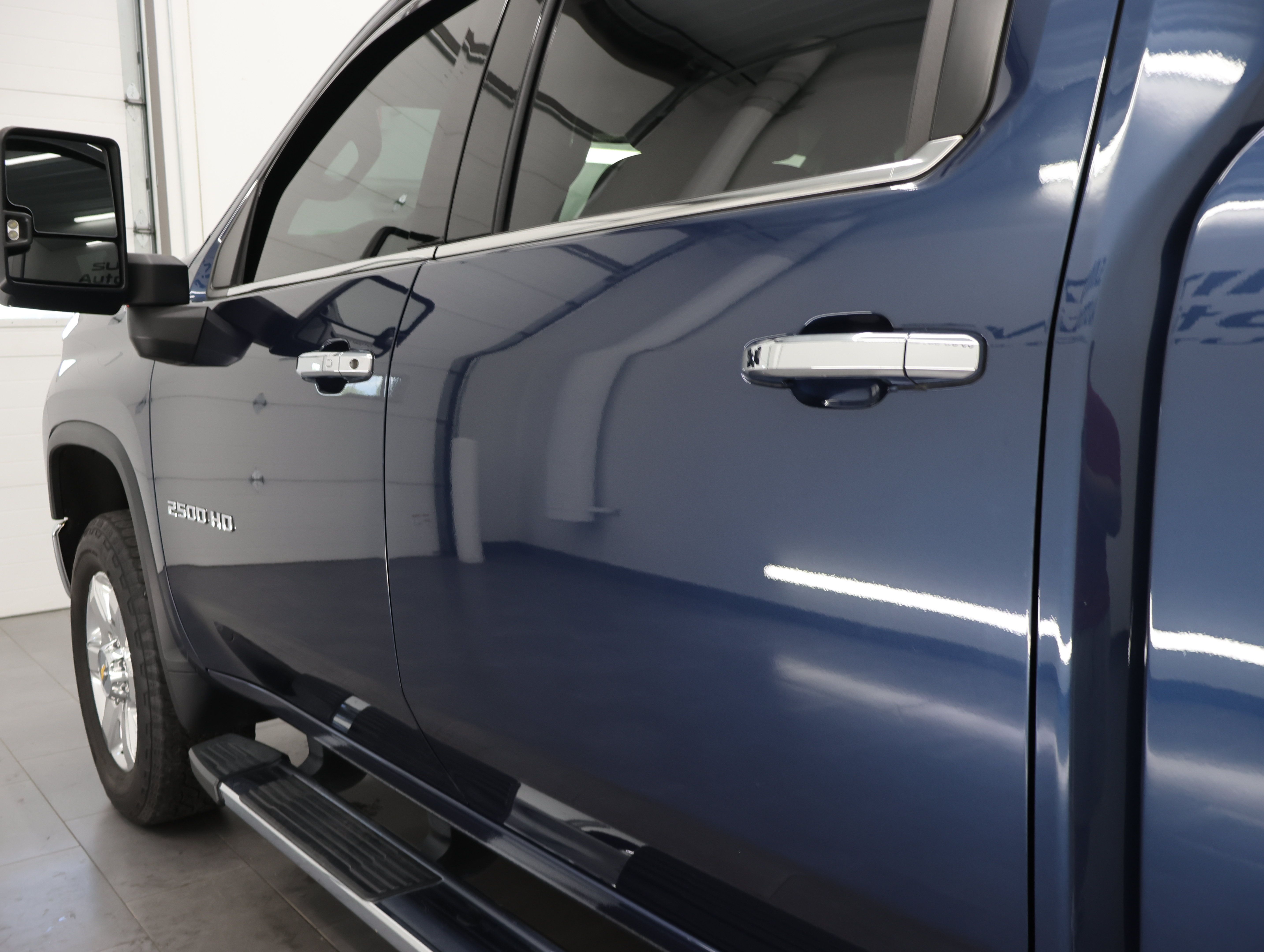 Used 2023 Chevrolet Silverado 2500 LTZ w/ Gooseneck/5TH Wheel Package AWD/4WD image 36