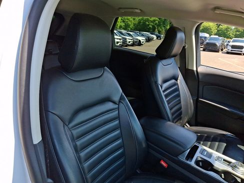 Used 2024 Ford Edge SEL AWD/4WD image 13