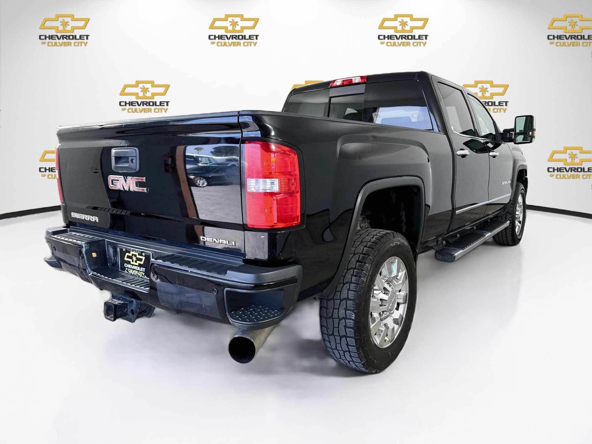 Used 2018 GMC Sierra 2500 Denali w/ Duramax Plus Package AWD/4WD image 8