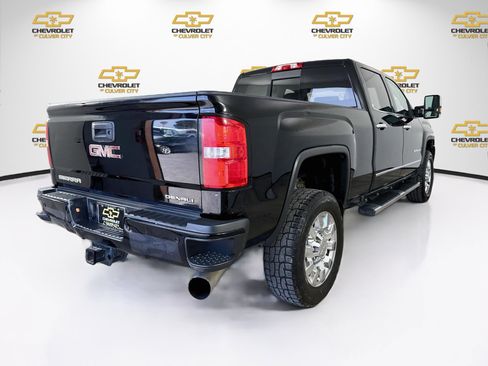 Used 2018 GMC Sierra 2500 Denali w/ Duramax Plus Package AWD/4WD image 8