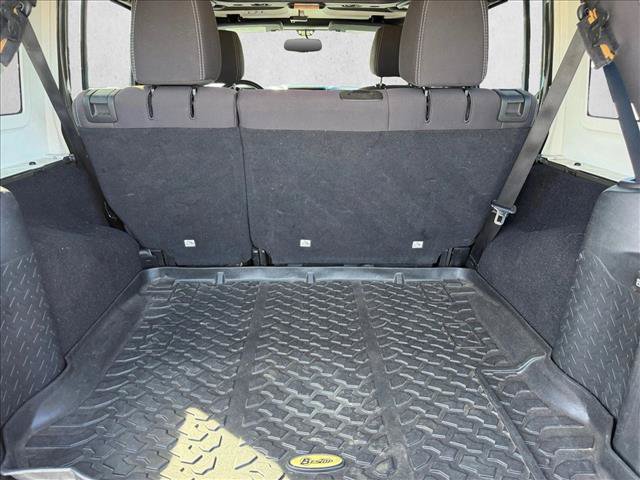 Used 2015 Jeep Wrangler Unlimited Rubicon w/ Connectivity Group AWD/4WD image 3
