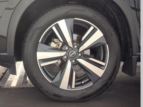 Used 2023 Nissan Rogue SL FWD image 5