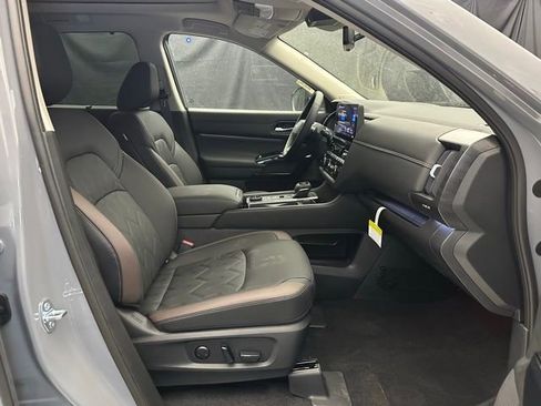 New 2026 Nissan Pathfinder Platinum AWD/4WD image 14