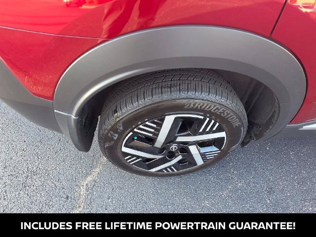 Certified 2025 Nissan Kicks SV FWD image 10