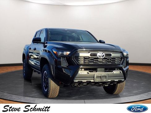 Used 2024 Toyota Tacoma TRD Off-Road image 31