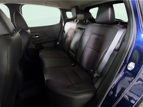 Used 2025 Nissan Kicks SR w/ Illumination Package image 21