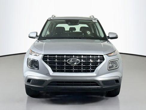 Used 2022 Hyundai Venue SEL FWD image 2